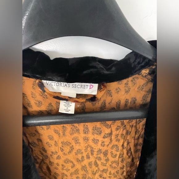 VTG 90s oversized Victoria’s Secret Leopard print velvet robe - Picture 2 of 4